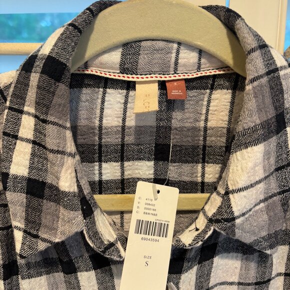 Anthropologie Relaxed Textured Button down - Picture 2 of 4